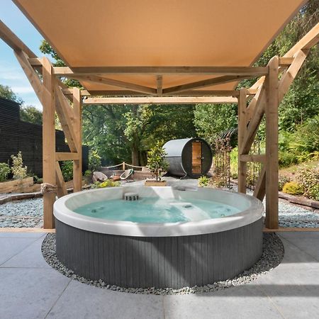 Aphrodites Group - Luxury Hot Tub Suites In Central Lake District! Боунес он Уиндърмиър Екстериор снимка