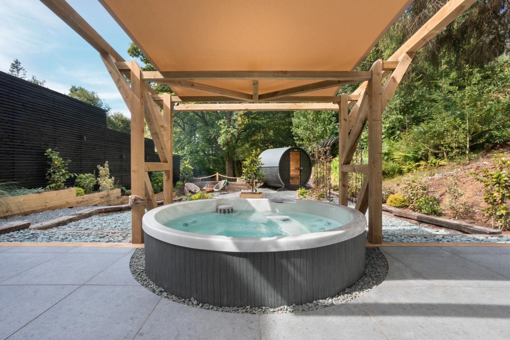 Aphrodites Group - Luxury Hot Tub Suites In Central Lake District! Боунес он Уиндърмиър Екстериор снимка