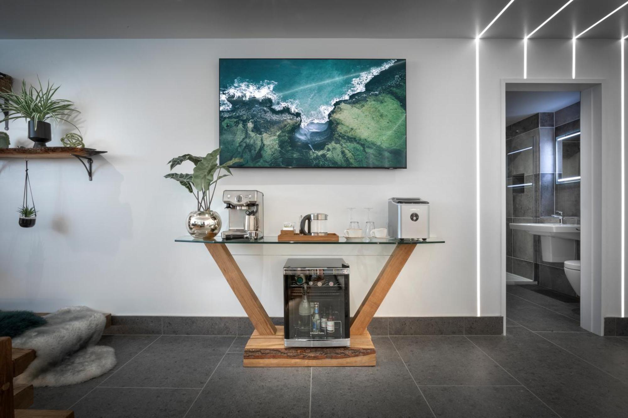 Aphrodites Group - Luxury Hot Tub Suites In Central Lake District! Боунес он Уиндърмиър Екстериор снимка