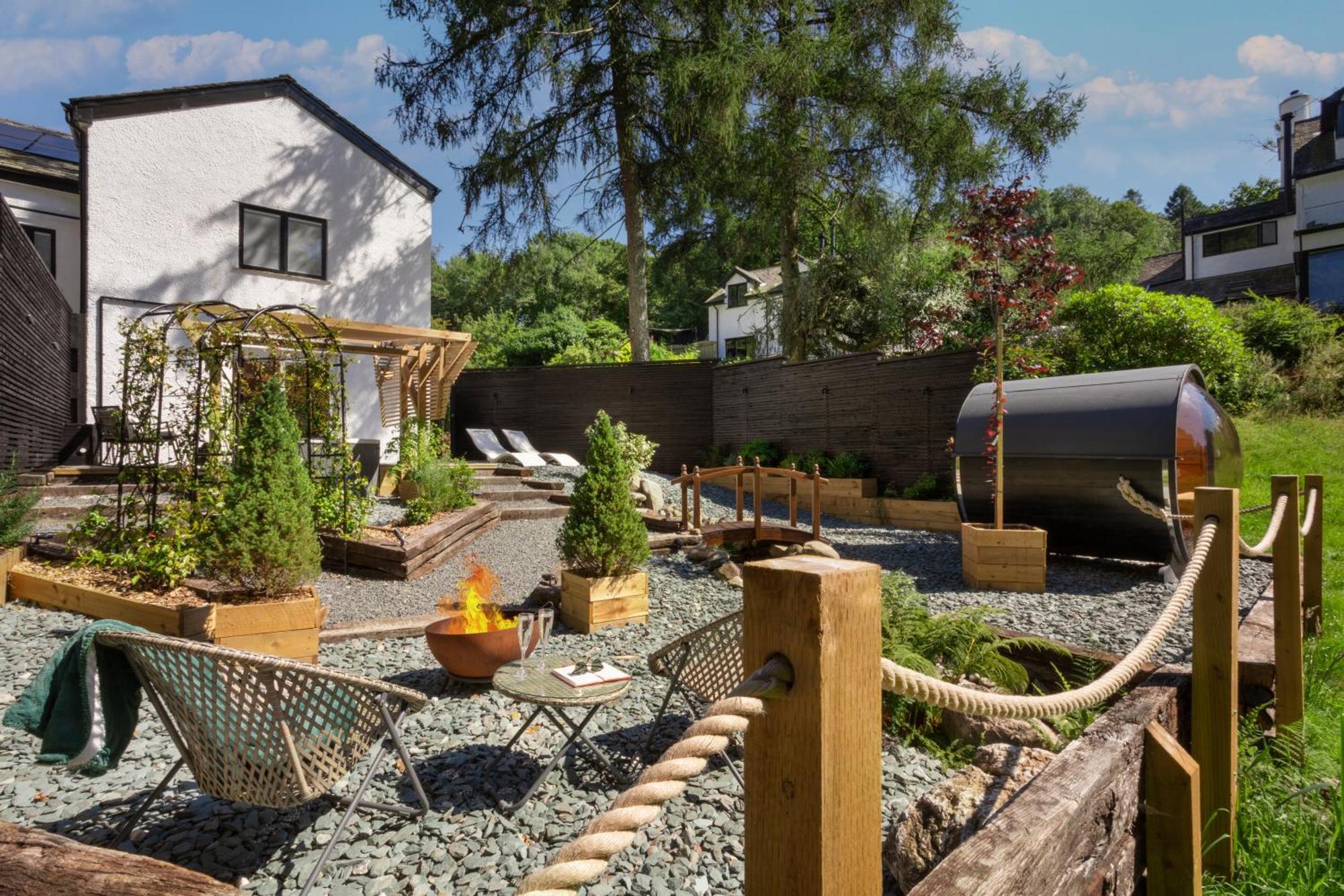 Aphrodites Group - Luxury Hot Tub Suites In Central Lake District! Боунес он Уиндърмиър Екстериор снимка