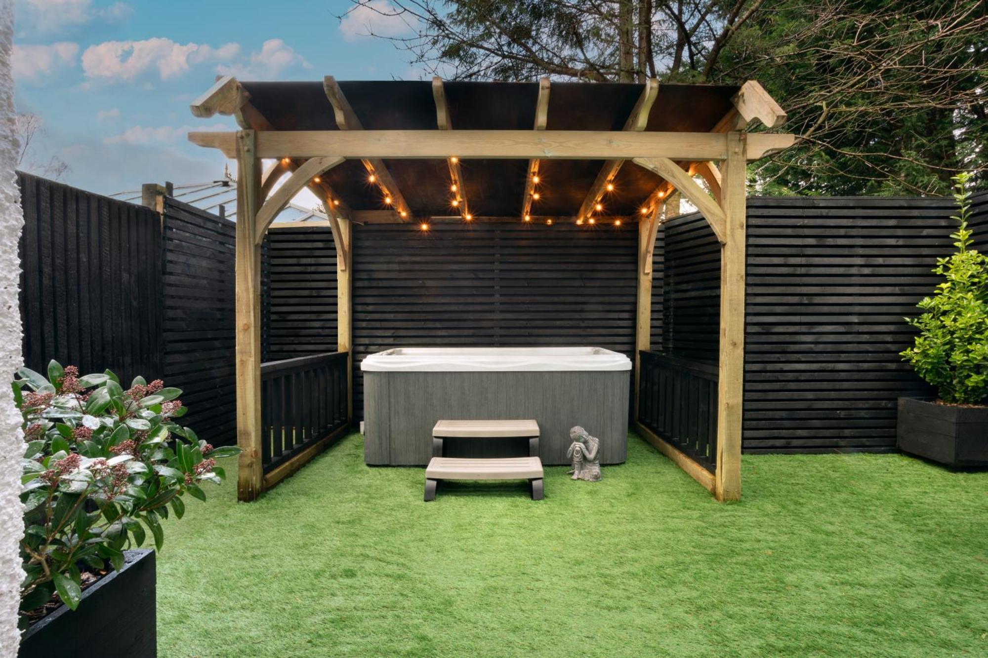 Aphrodites Group - Luxury Hot Tub Suites In Central Lake District! Боунес он Уиндърмиър Екстериор снимка