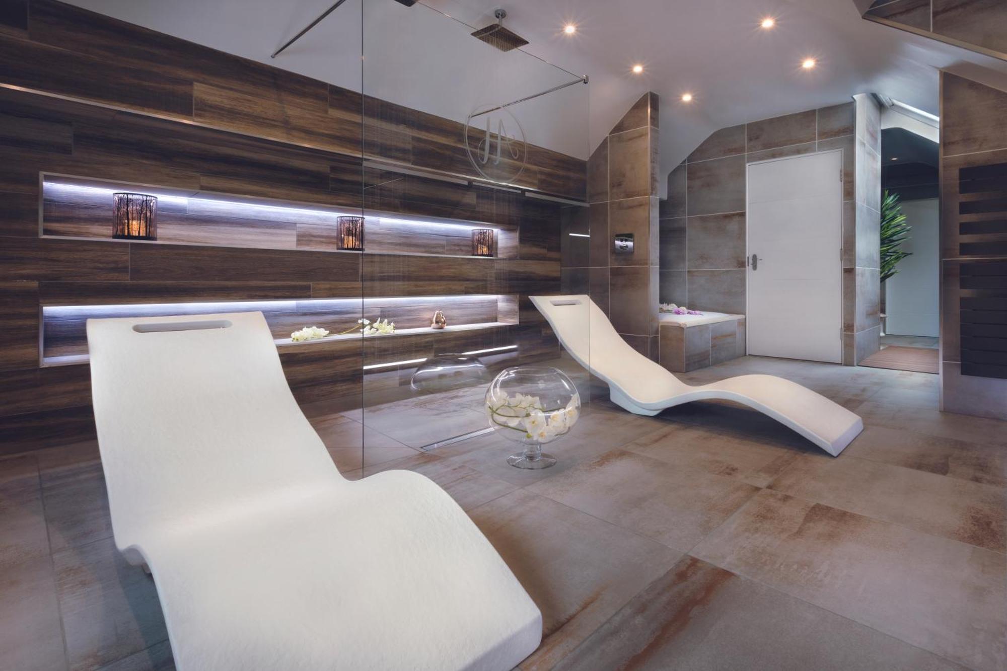 Aphrodites Group - Luxury Hot Tub Suites In Central Lake District! Боунес он Уиндърмиър Екстериор снимка