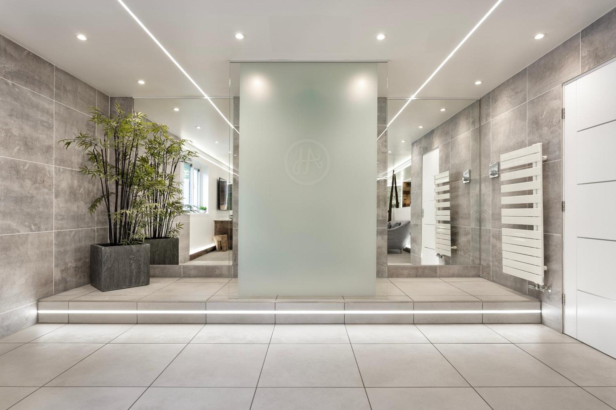 Aphrodites Group - Luxury Hot Tub Suites In Central Lake District! Боунес он Уиндърмиър Екстериор снимка
