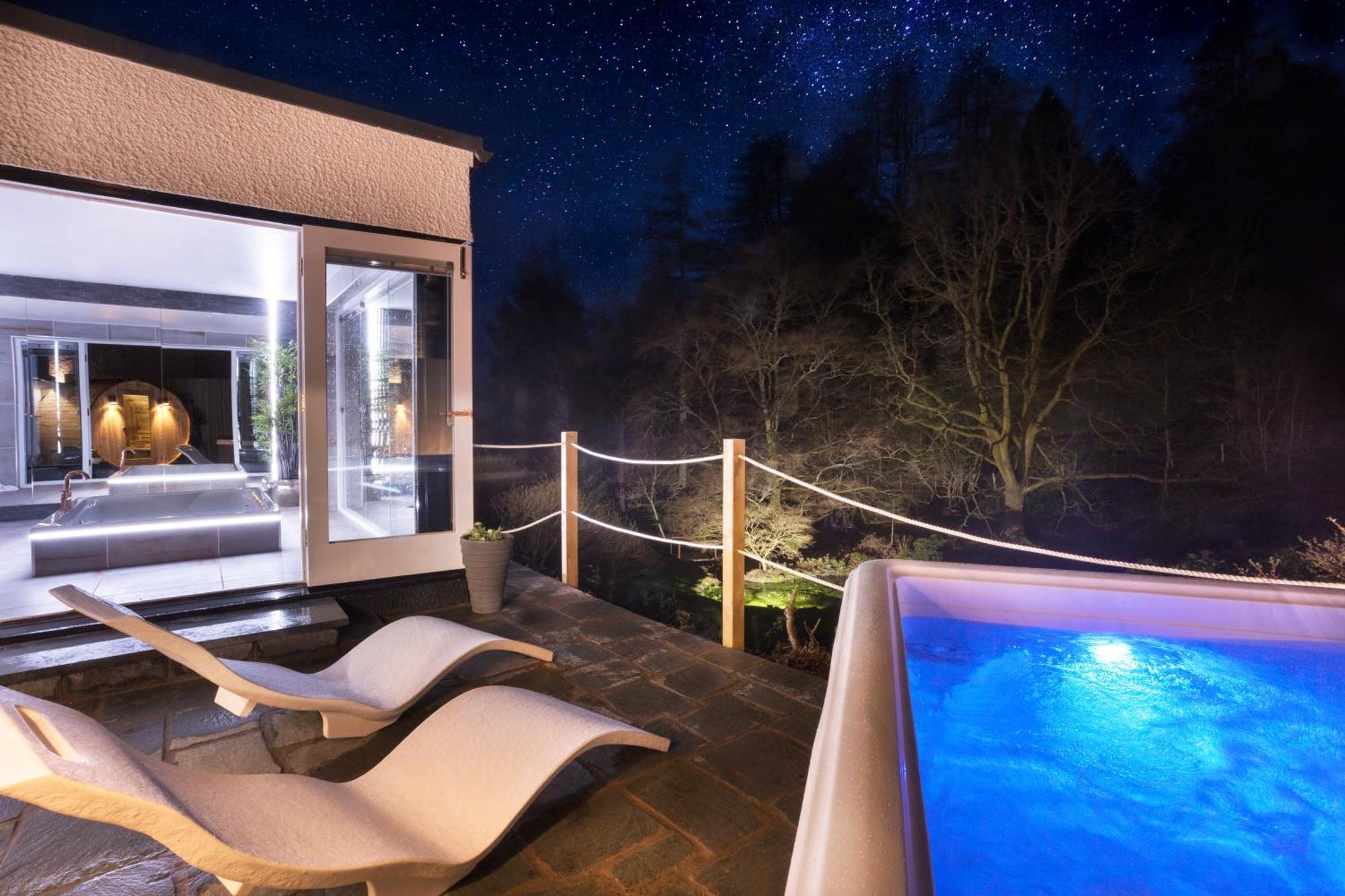 Aphrodites Group - Luxury Hot Tub Suites In Central Lake District! Боунес он Уиндърмиър Екстериор снимка