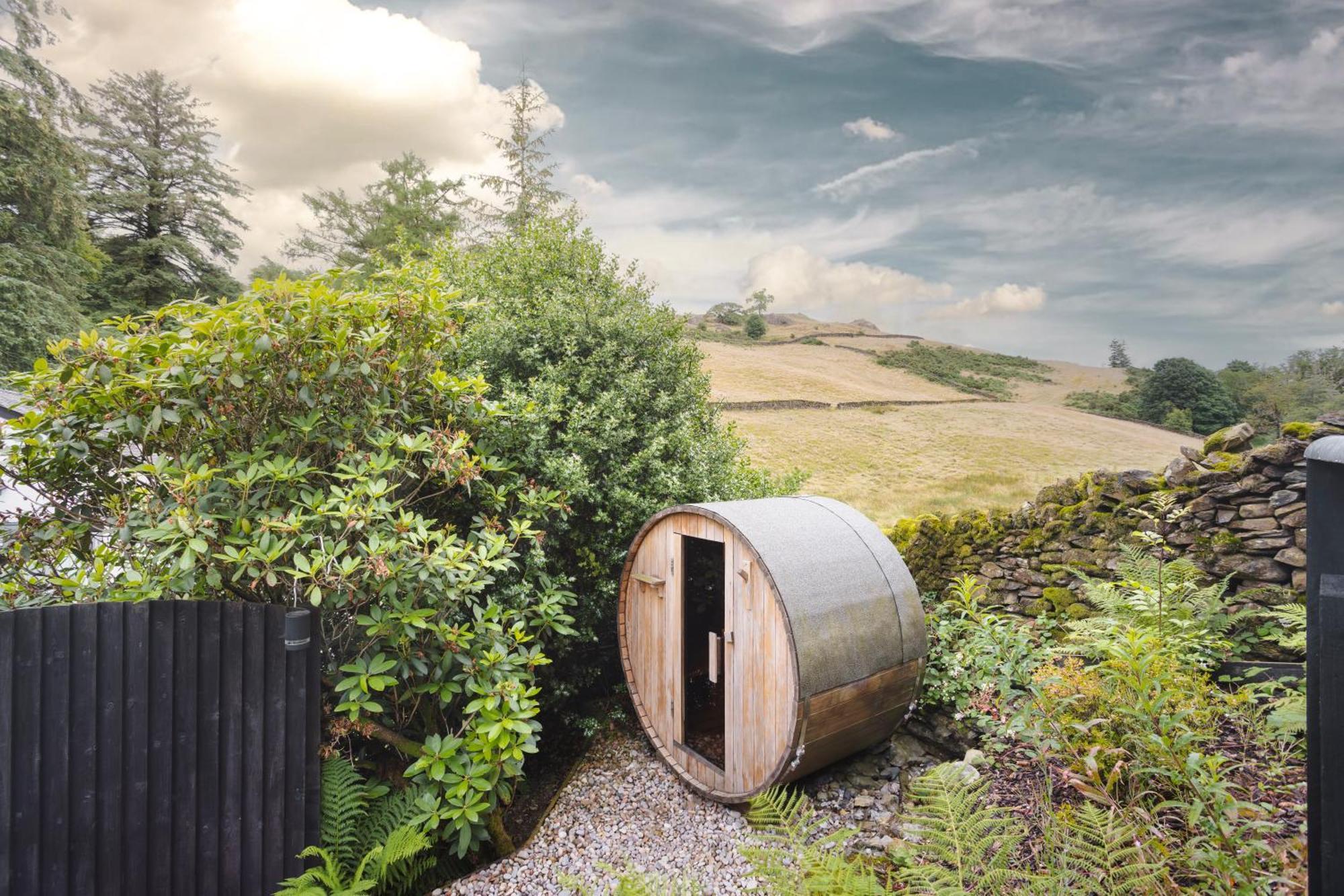 Aphrodites Group - Luxury Hot Tub Suites In Central Lake District! Боунес он Уиндърмиър Екстериор снимка