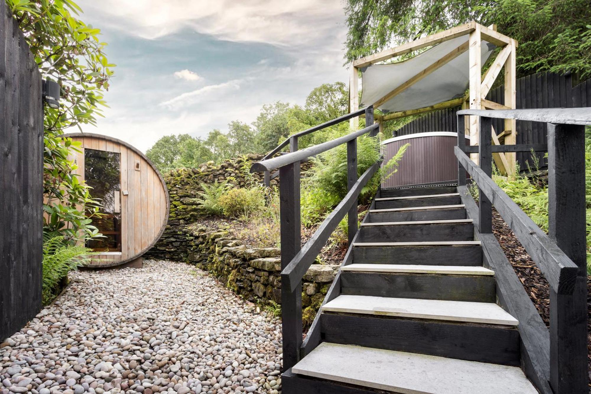 Aphrodites Group - Luxury Hot Tub Suites In Central Lake District! Боунес он Уиндърмиър Екстериор снимка