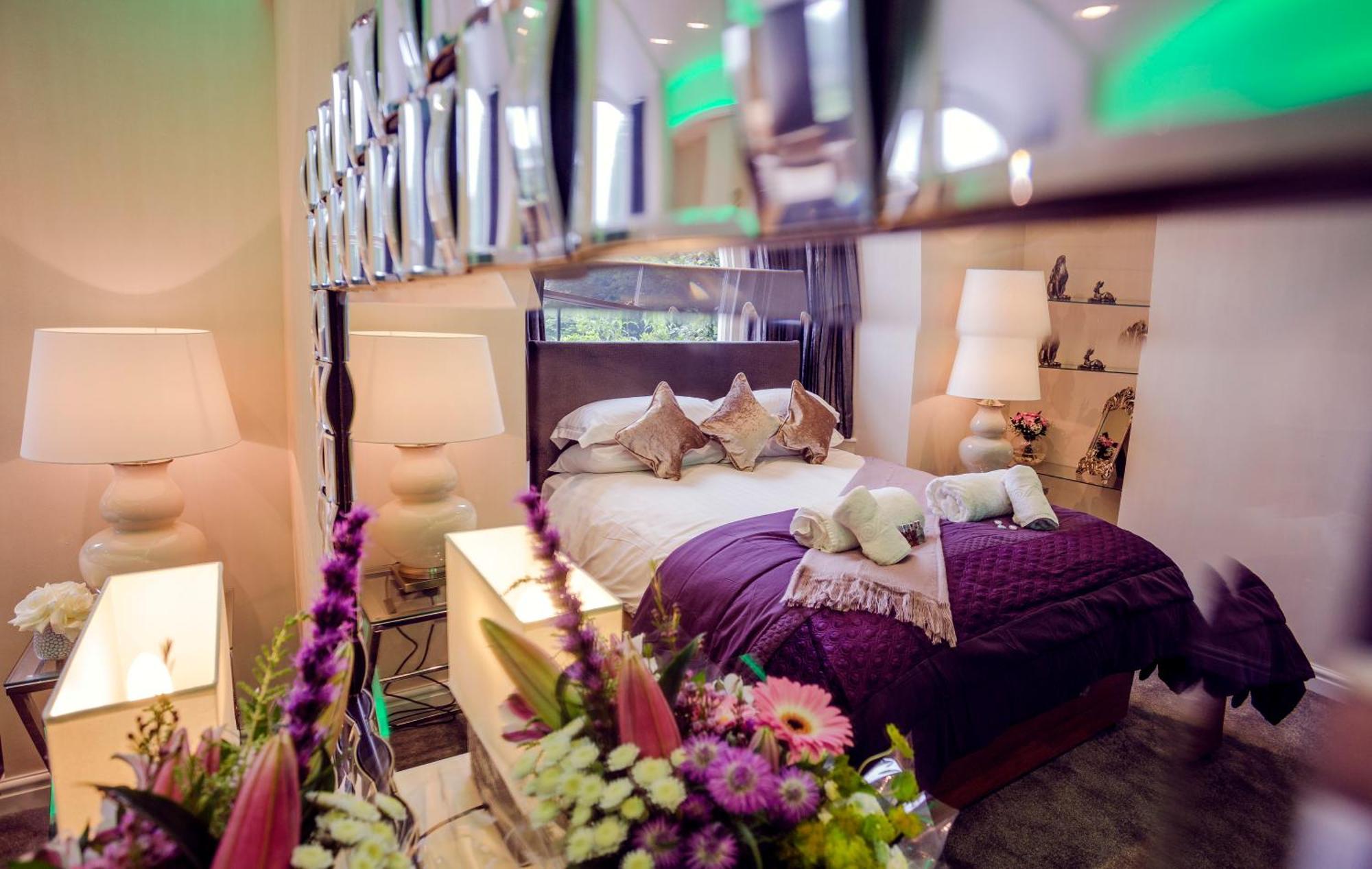 Aphrodites Group - Luxury Hot Tub Suites In Central Lake District! Боунес он Уиндърмиър Екстериор снимка