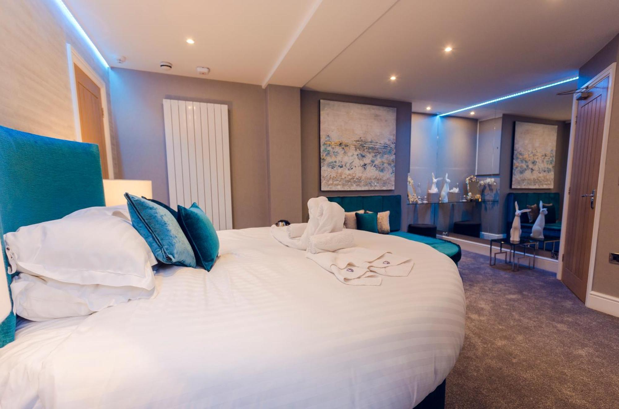 Aphrodites Group - Luxury Hot Tub Suites In Central Lake District! Боунес он Уиндърмиър Екстериор снимка