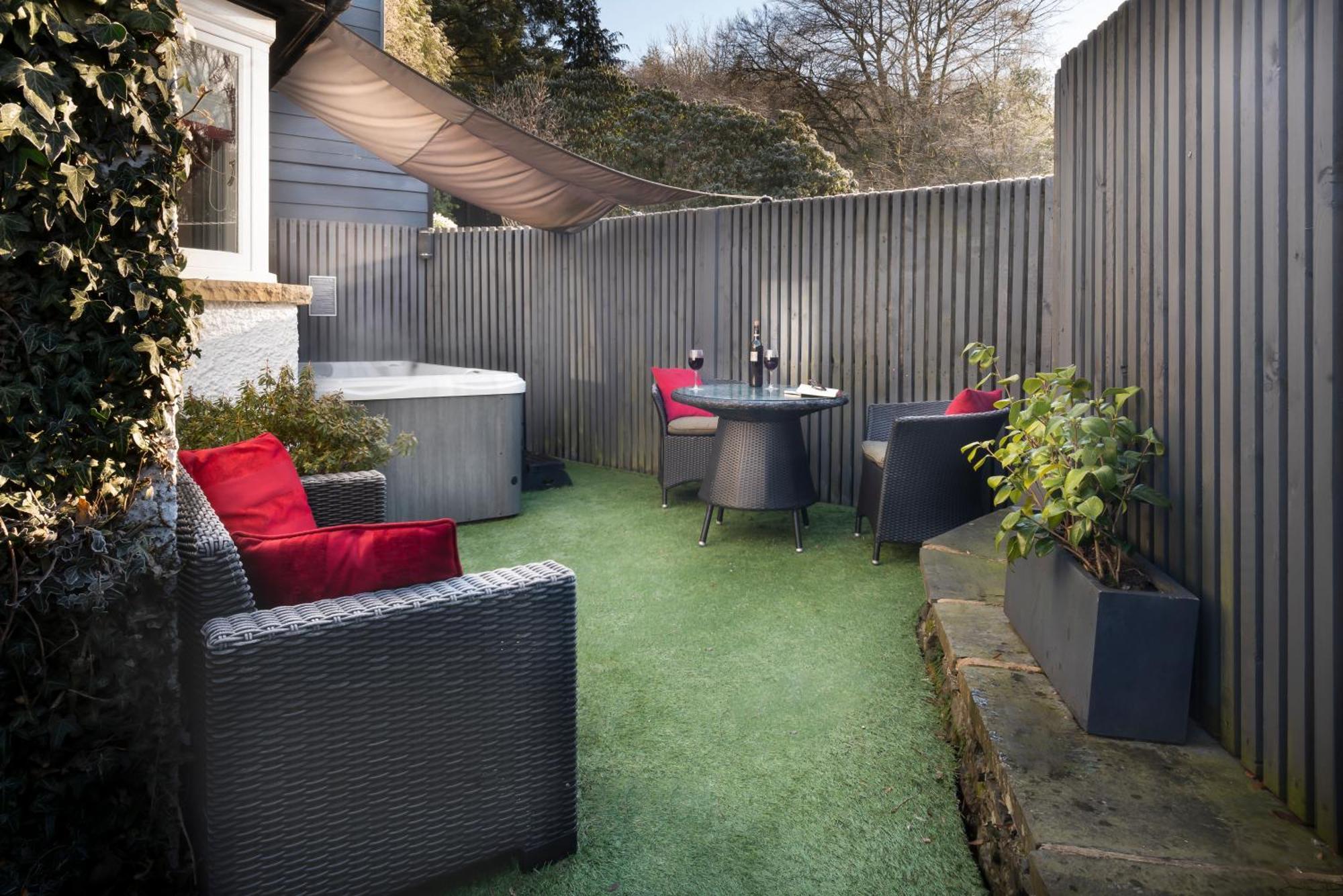 Aphrodites Group - Luxury Hot Tub Suites In Central Lake District! Боунес он Уиндърмиър Екстериор снимка
