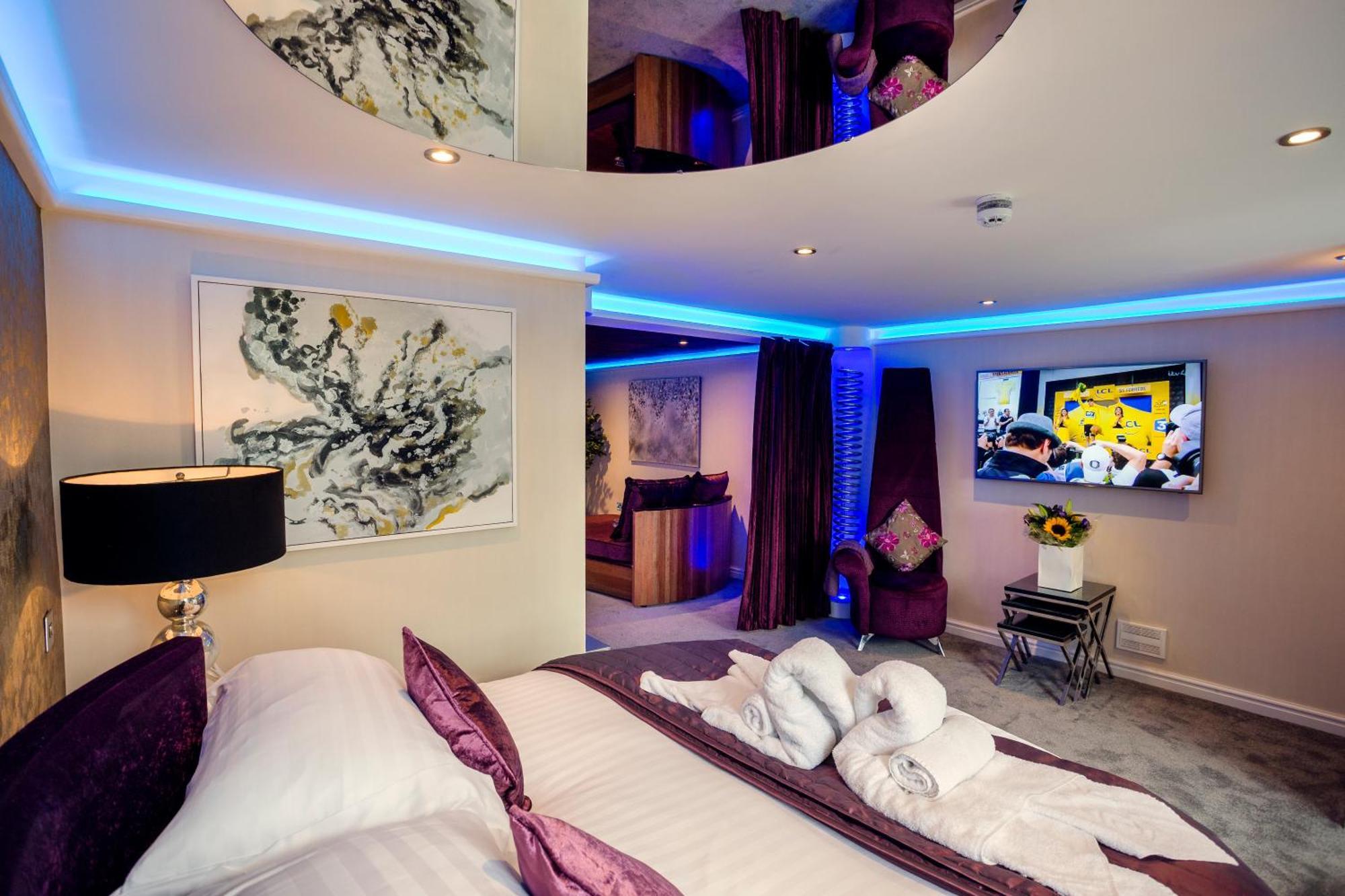 Aphrodites Group - Luxury Hot Tub Suites In Central Lake District! Боунес он Уиндърмиър Екстериор снимка