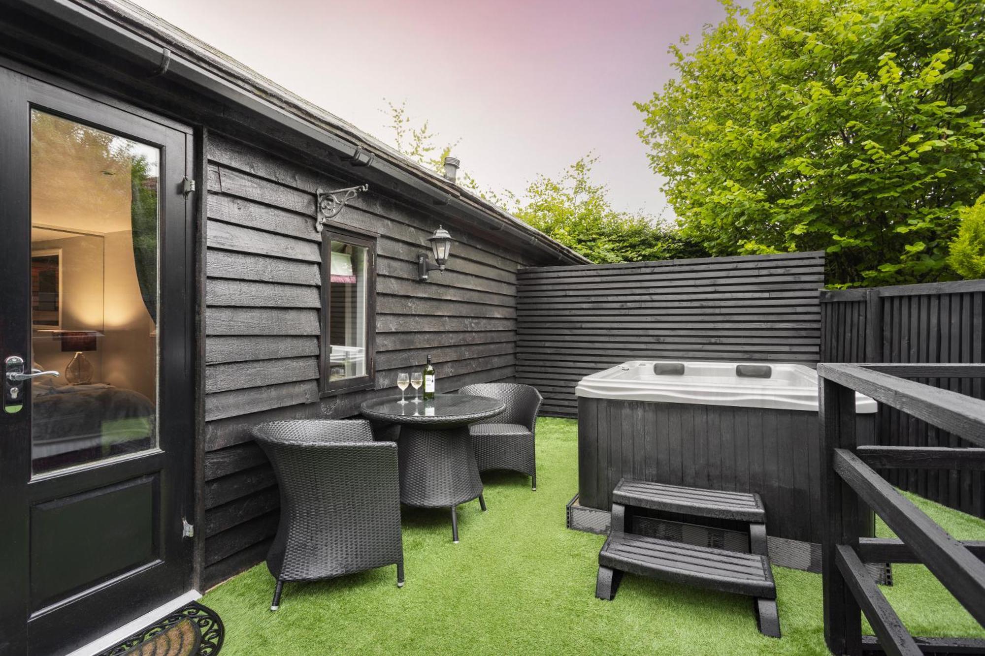 Aphrodites Group - Luxury Hot Tub Suites In Central Lake District! Боунес он Уиндърмиър Екстериор снимка