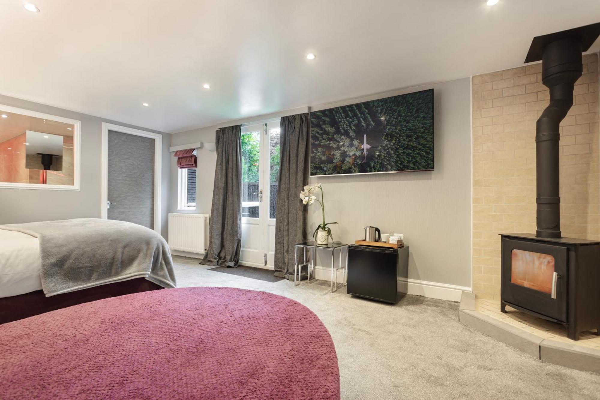Aphrodites Group - Luxury Hot Tub Suites In Central Lake District! Боунес он Уиндърмиър Екстериор снимка