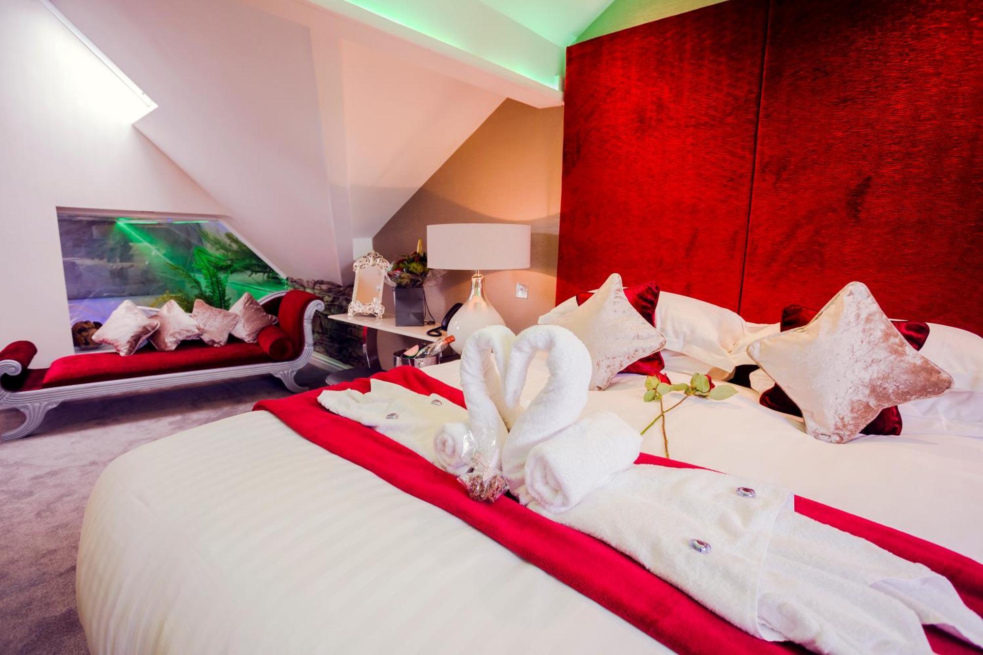 Aphrodites Group - Luxury Hot Tub Suites In Central Lake District! Боунес он Уиндърмиър Екстериор снимка
