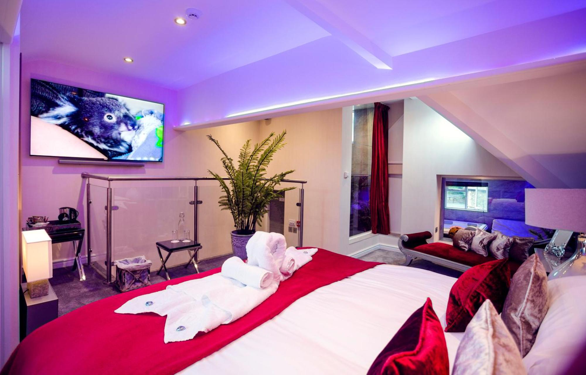 Aphrodites Group - Luxury Hot Tub Suites In Central Lake District! Боунес он Уиндърмиър Екстериор снимка