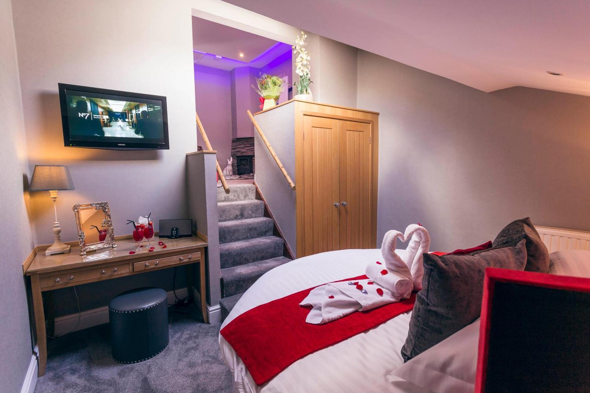 Aphrodites Group - Luxury Hot Tub Suites In Central Lake District! Боунес он Уиндърмиър Екстериор снимка