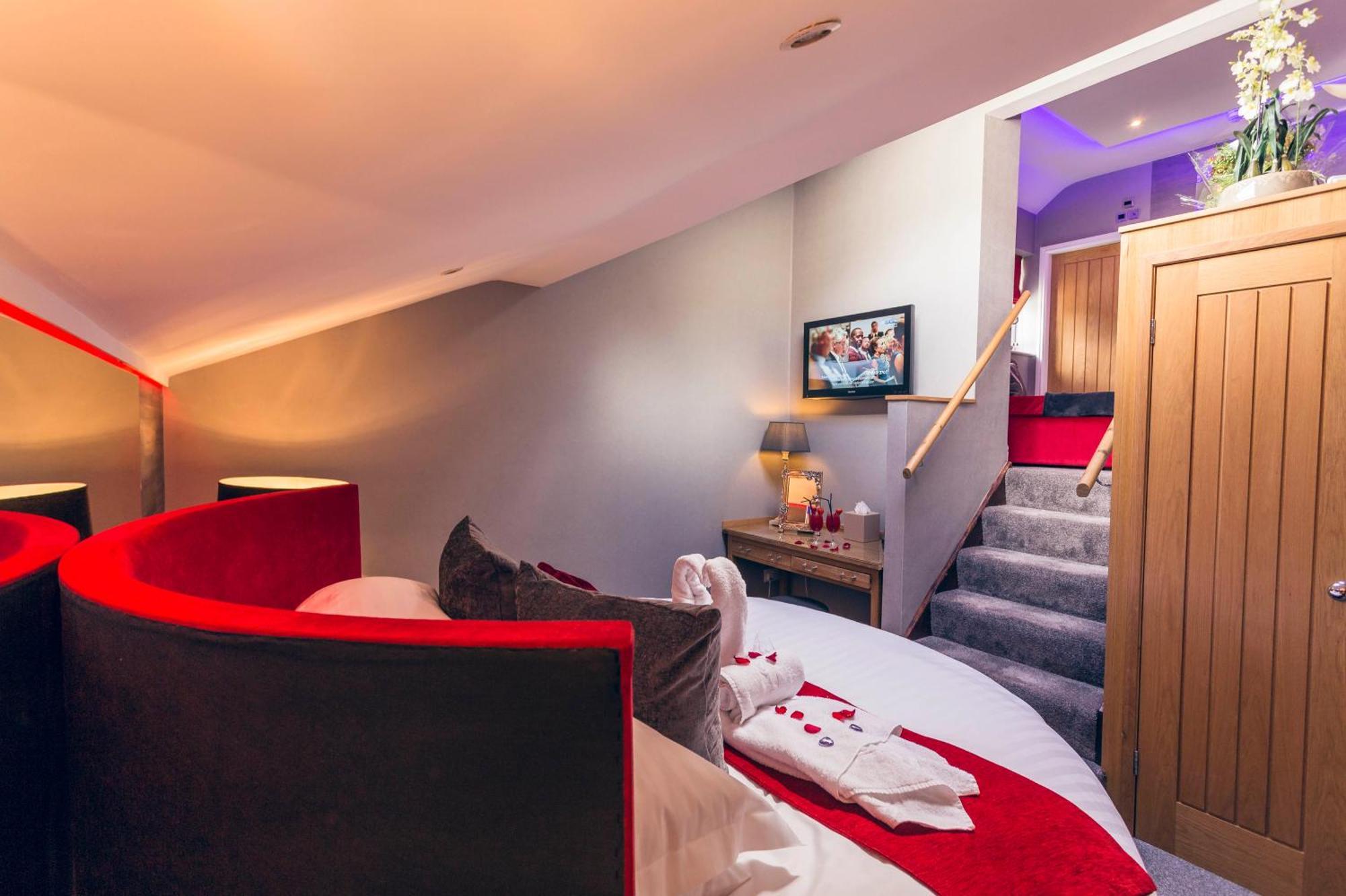 Aphrodites Group - Luxury Hot Tub Suites In Central Lake District! Боунес он Уиндърмиър Екстериор снимка