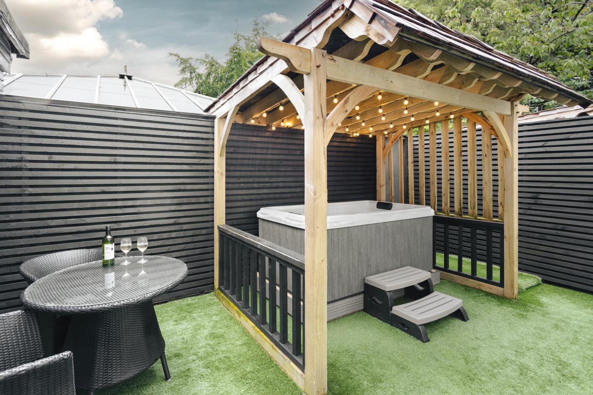 Aphrodites Group - Luxury Hot Tub Suites In Central Lake District! Боунес он Уиндърмиър Екстериор снимка