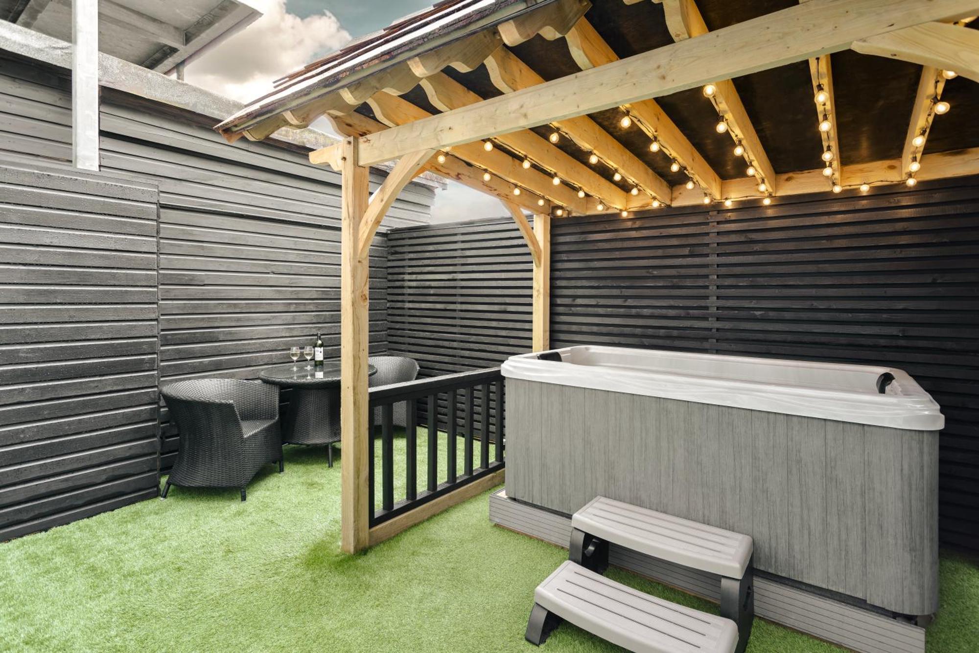 Aphrodites Group - Luxury Hot Tub Suites In Central Lake District! Боунес он Уиндърмиър Екстериор снимка